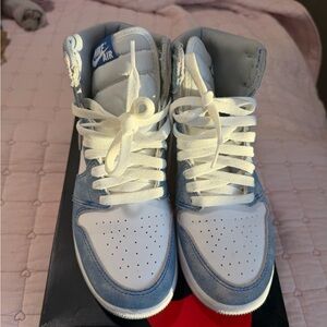 JORDAN 1 RETRO HIGH HYPER ROYAL SMOKE GREY (GS) size 6 big kids same as wms 7.5